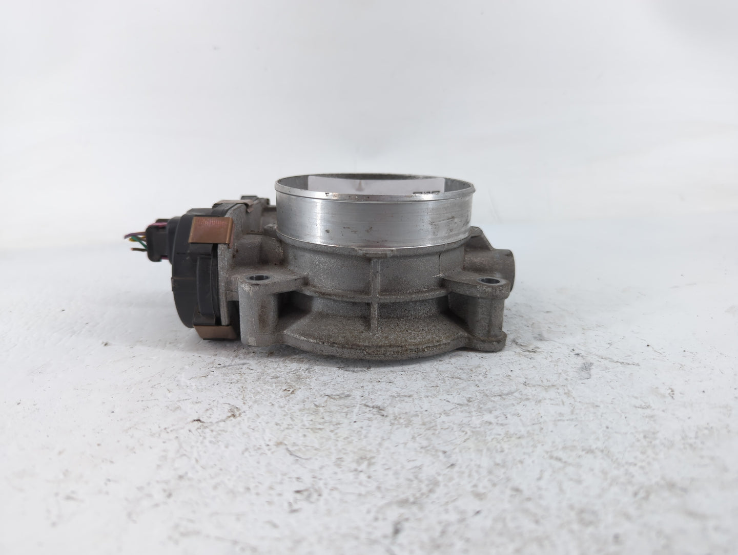 2009-2014 Chevrolet Tahoe Throttle Body P/N:RME873C9992 Fits Fits 2009 2010 2011 2012 2013 2014 2015 OEM Used Auto Parts - O