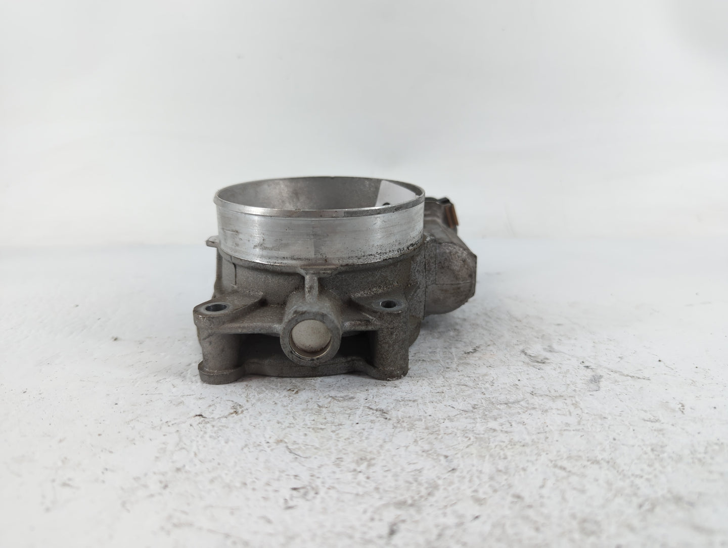 2009-2014 Chevrolet Tahoe Throttle Body P/N:RME873C9992 Fits Fits 2009 2010 2011 2012 2013 2014 2015 OEM Used Auto Parts - O