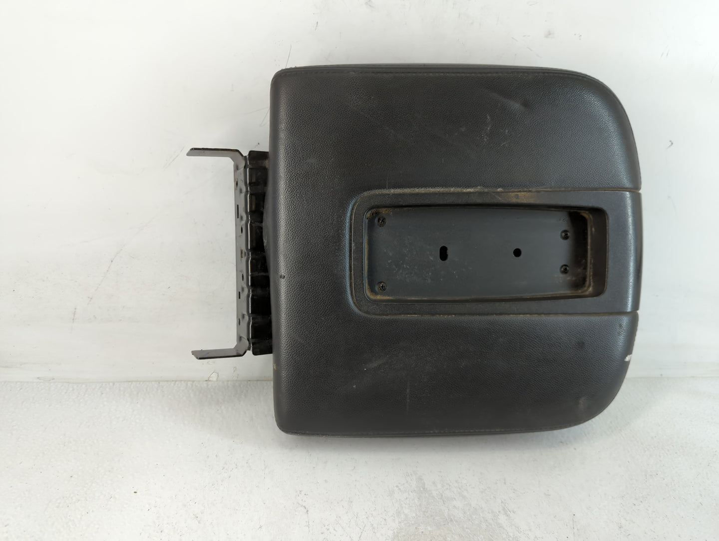 2010 Chevrolet Tahoe Center Console Armrest Cover Lid P/N:31-ABRIL-0210 Fits OEM Used Auto Parts - Oemusedautoparts1.com