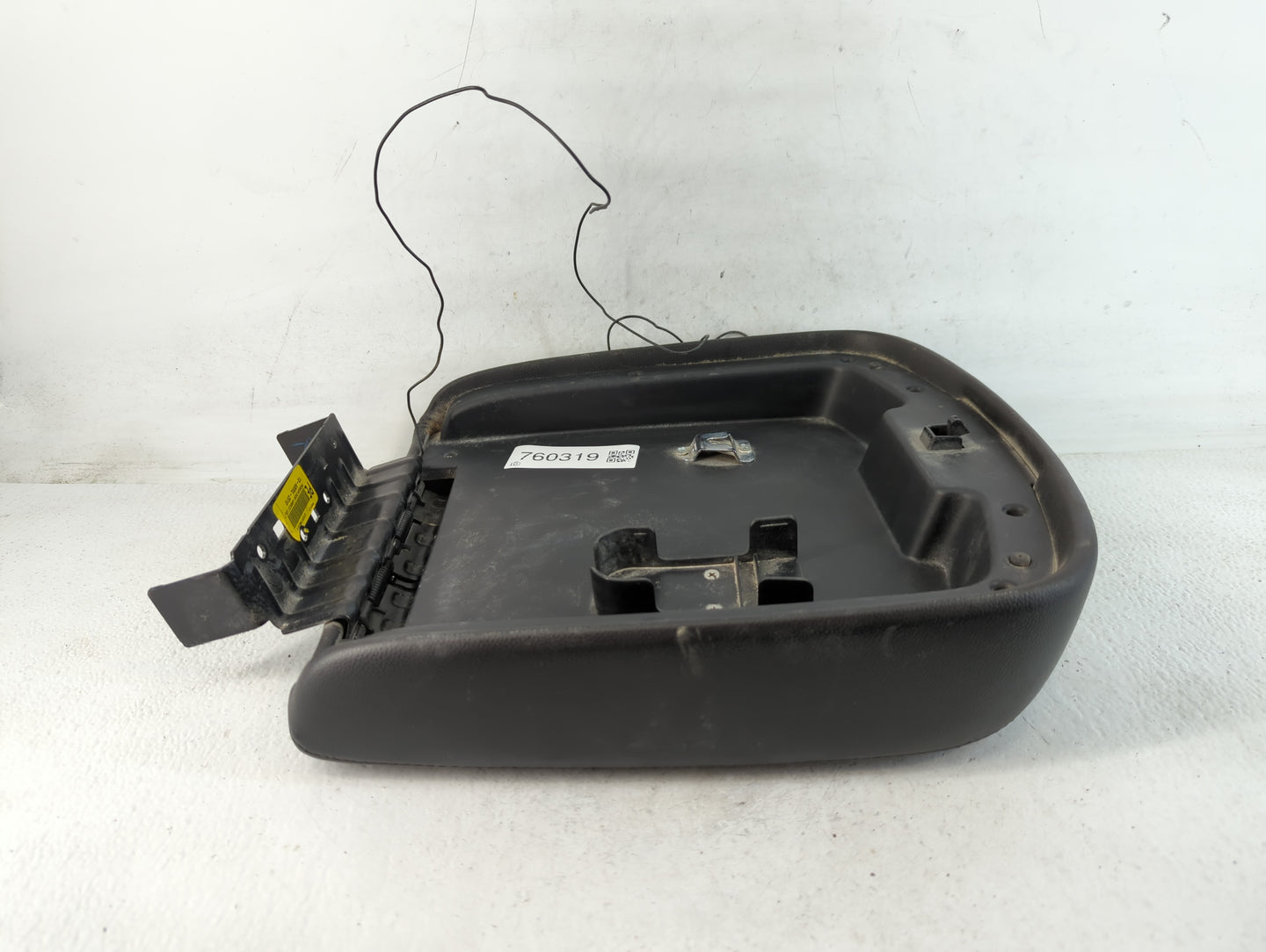 2010 Chevrolet Tahoe Center Console Armrest Cover Lid P/N:31-ABRIL-0210 Fits OEM Used Auto Parts - Oemusedautoparts1.com