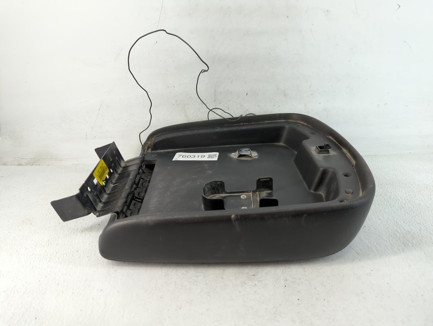 2010 Chevrolet Tahoe Center Console Armrest Cover Lid P/N:31-ABRIL-0210 Fits OEM Used Auto Parts - Oemusedautoparts1.com