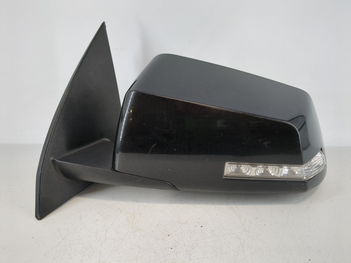 2010 Chevrolet Traverse Driver Side View Mirror - Left Door Mirror OEM Used - Oemusedautoparts1.com