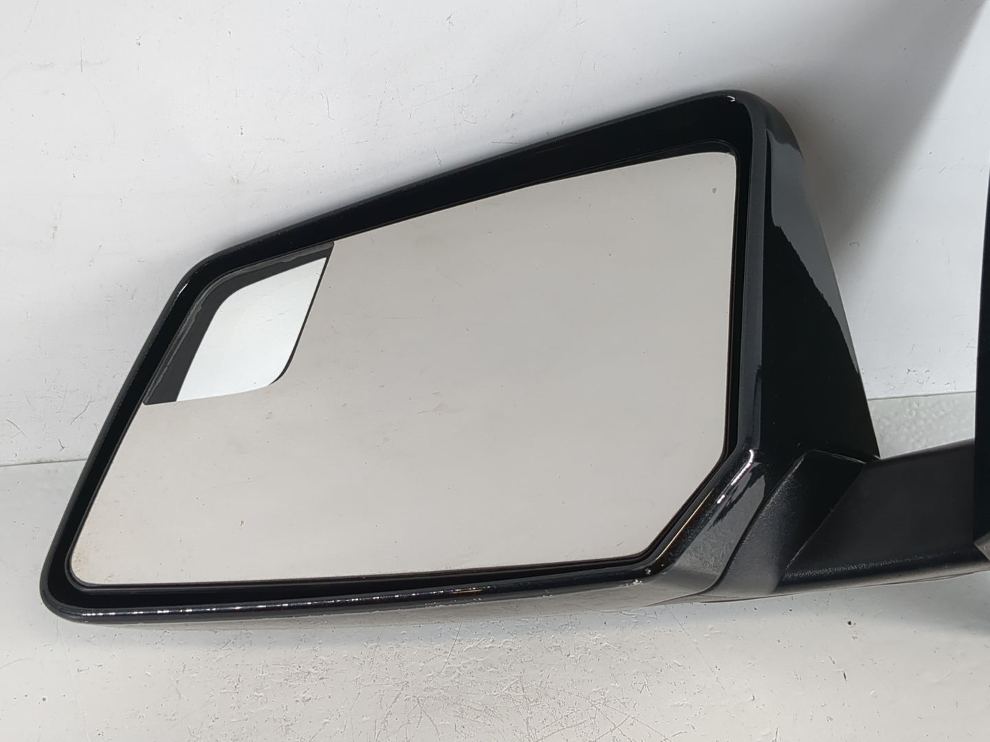 2010 Chevrolet Traverse Driver Side View Mirror - Left Door Mirror OEM Used - Oemusedautoparts1.com