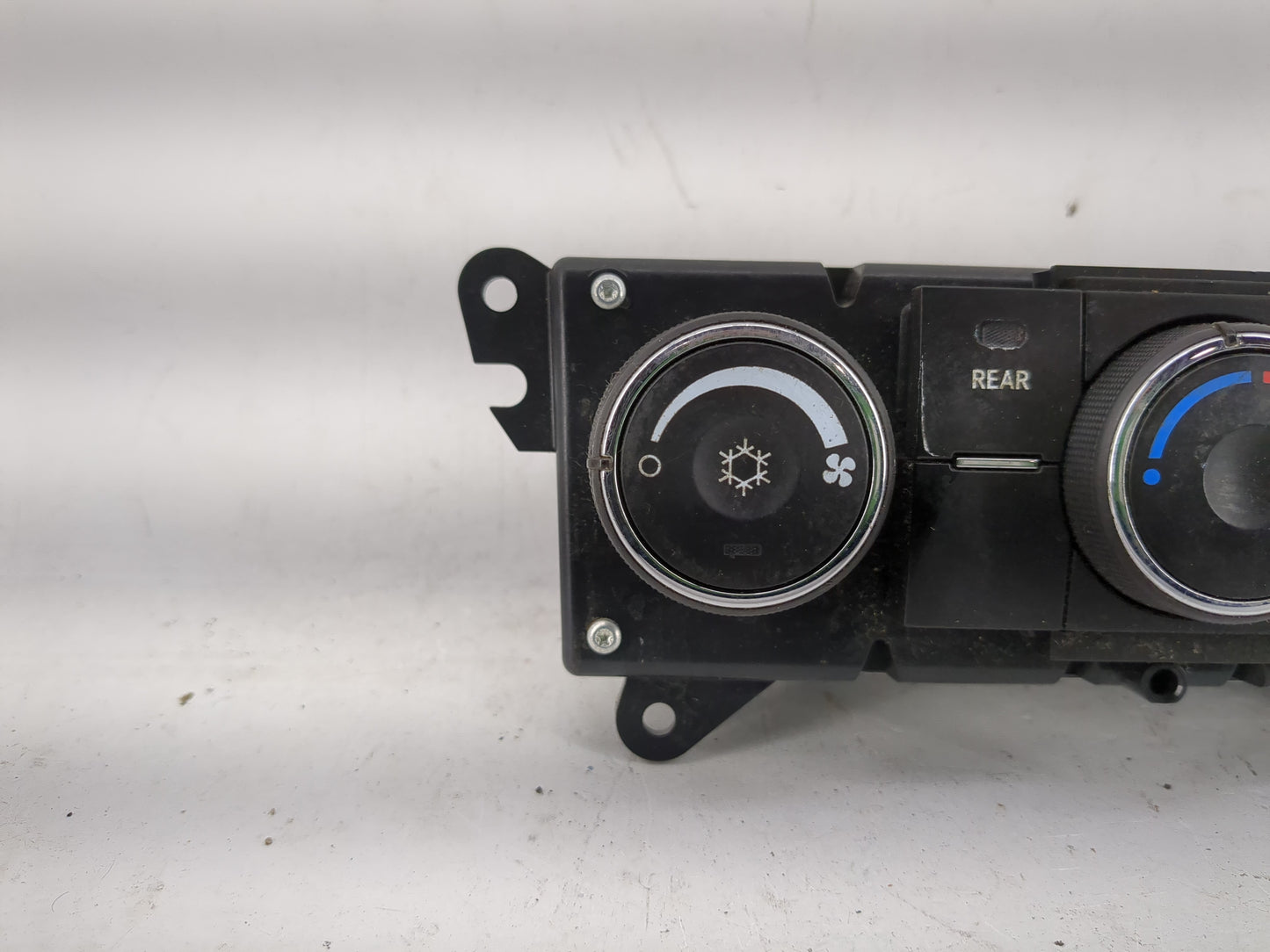 2010 Chevrolet Traverse Climate Control Module Temperature AC/Heater Replacement P/N:20917130 Fits OEM Used Auto Parts - Oem