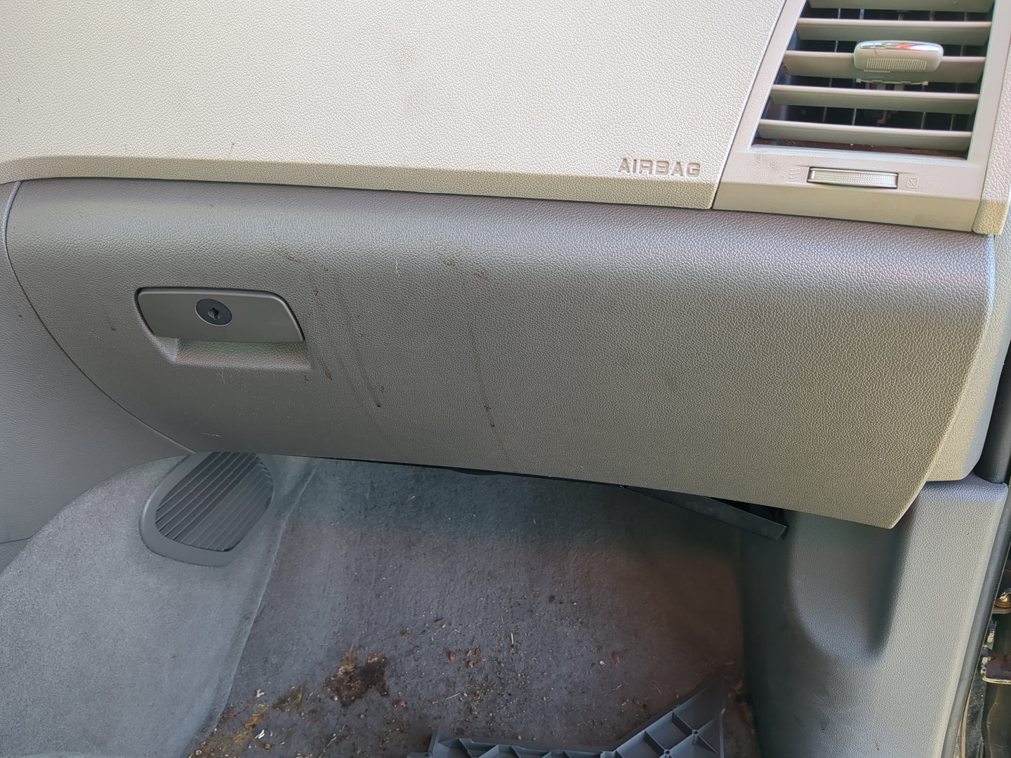 2010 Chevrolet Traverse Passenger Glove Box Door Storage Compartment - Oemusedautoparts1.com