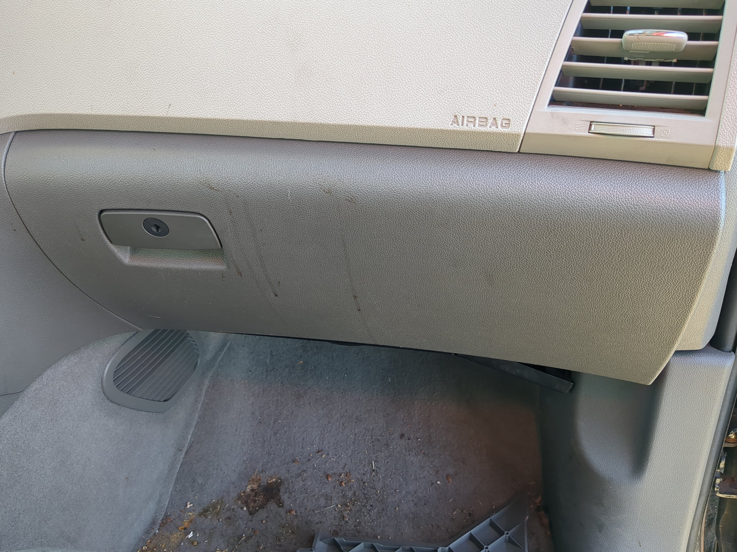 2010 Chevrolet Traverse Passenger Glove Box Door Storage Compartment - Oemusedautoparts1.com