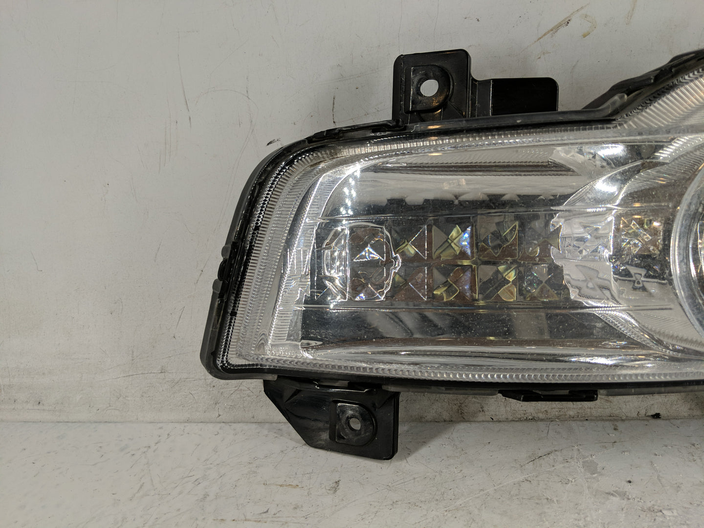 2010 Chevrolet Traverse Driver Left Oem Front Light Lamp - Oemusedautoparts1.com