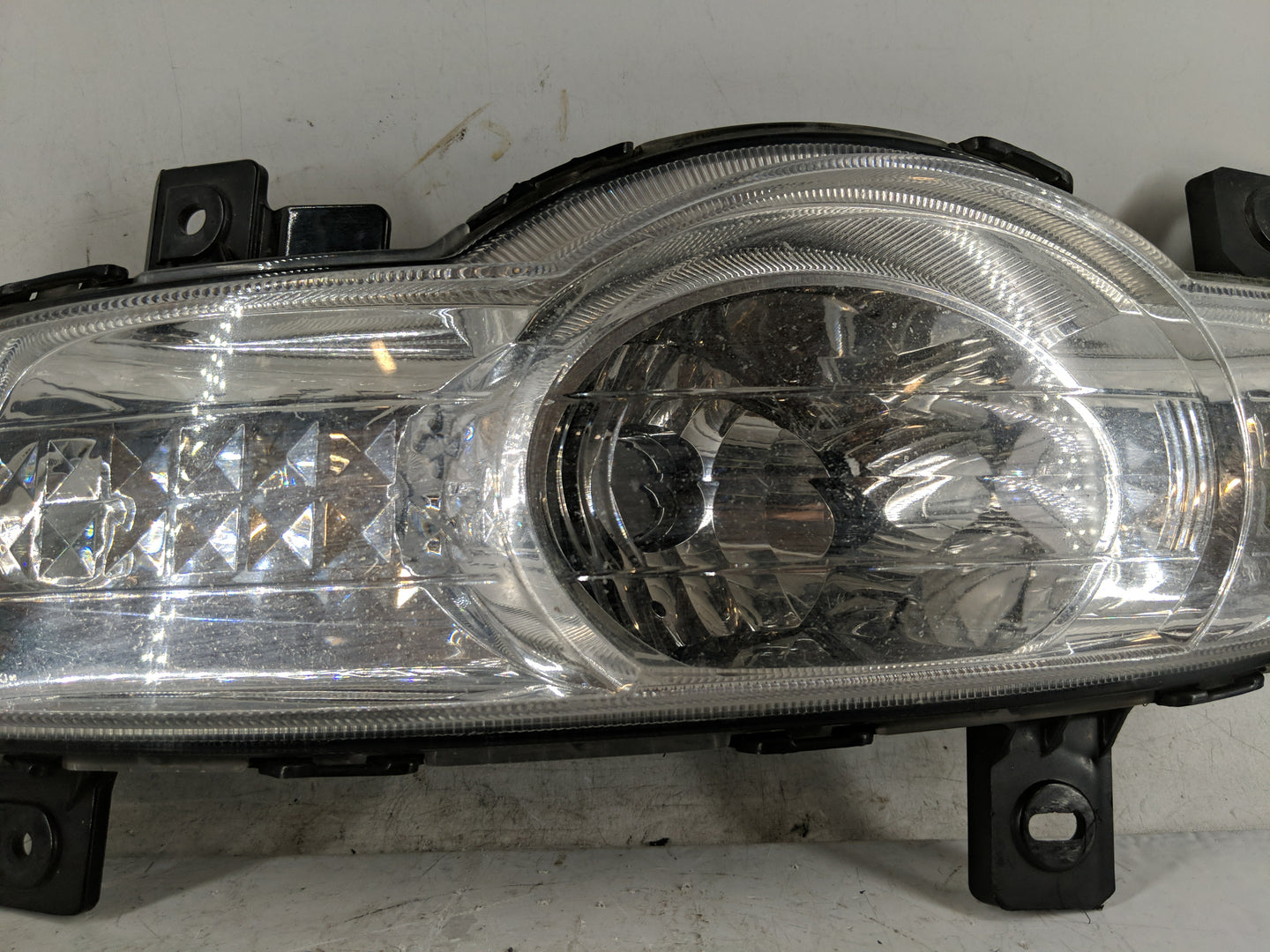 2010 Chevrolet Traverse Driver Left Oem Front Light Lamp - Oemusedautoparts1.com