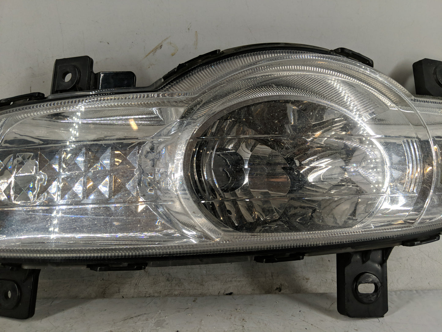 2010 Chevrolet Traverse Driver Left Oem Front Light Lamp - Oemusedautoparts1.com