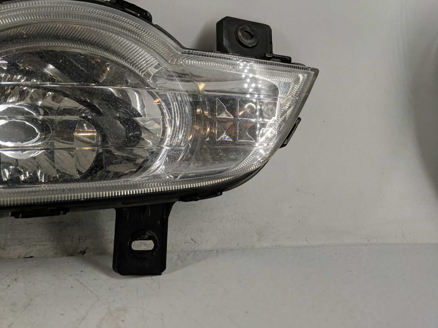 2010 Chevrolet Traverse Driver Left Oem Front Light Lamp - Oemusedautoparts1.com