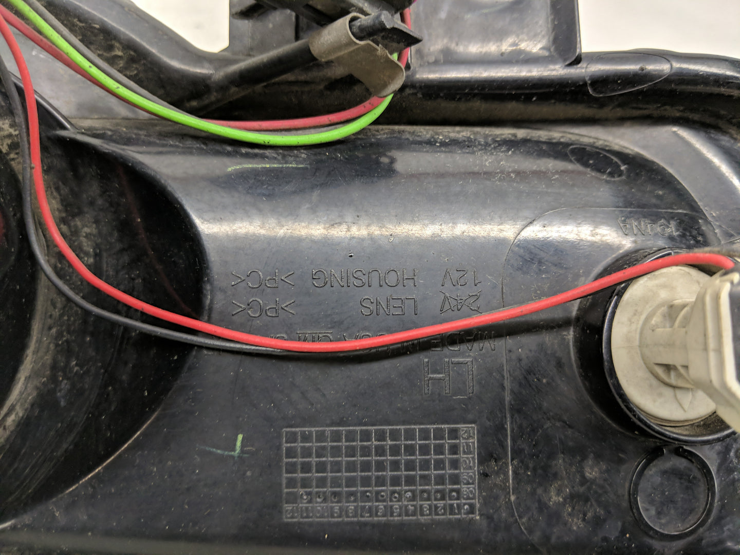 2010 Chevrolet Traverse Driver Left Oem Front Light Lamp - Oemusedautoparts1.com