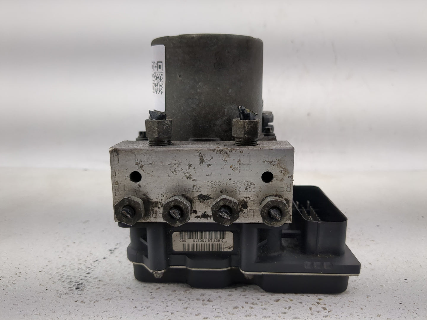 2010 Chevrolet Traverse ABS Pump Control Module Replacement P/N:25840315 Fits OEM Used Auto Parts - Oemusedautoparts1.com