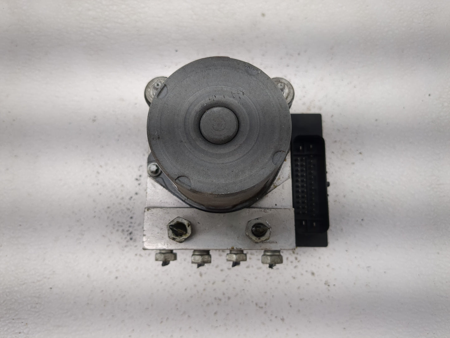 2010 Chevrolet Traverse ABS Pump Control Module Replacement P/N:25840315 Fits OEM Used Auto Parts - Oemusedautoparts1.com