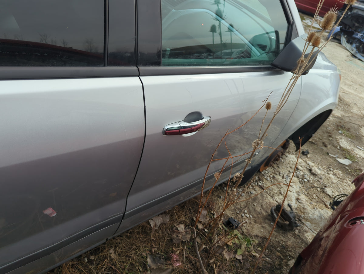 Chevrolet Traverse Passenger Front Door Oem 1360806 - Oemusedautoparts1.com