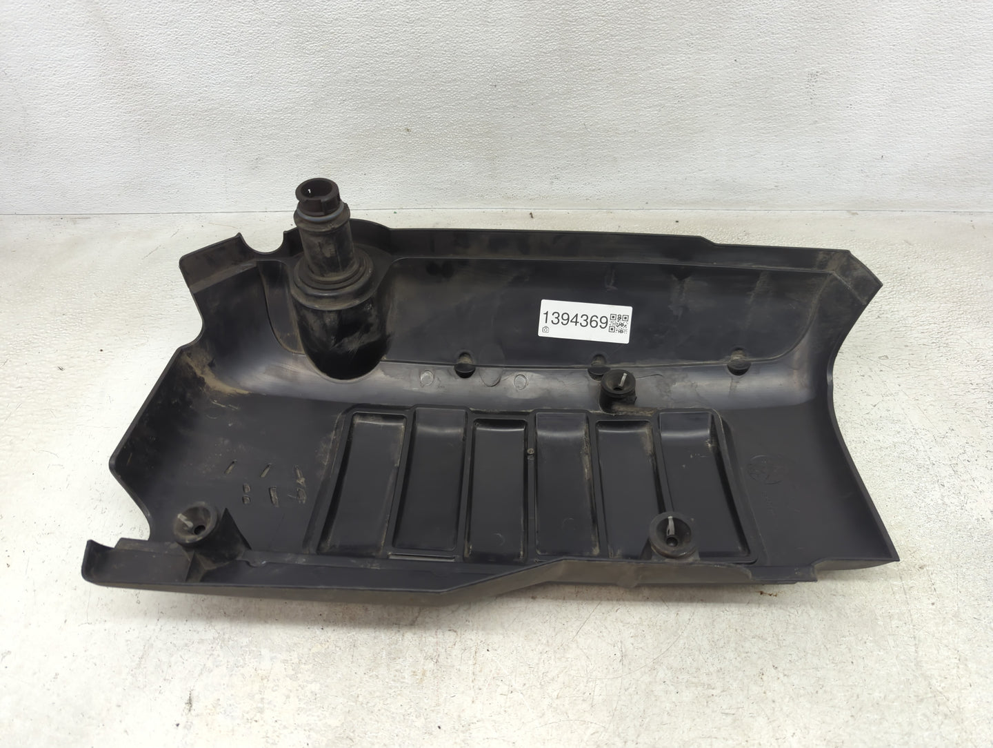 2010 Chevrolet Traverse Engine Cover - Oemusedautoparts1.com