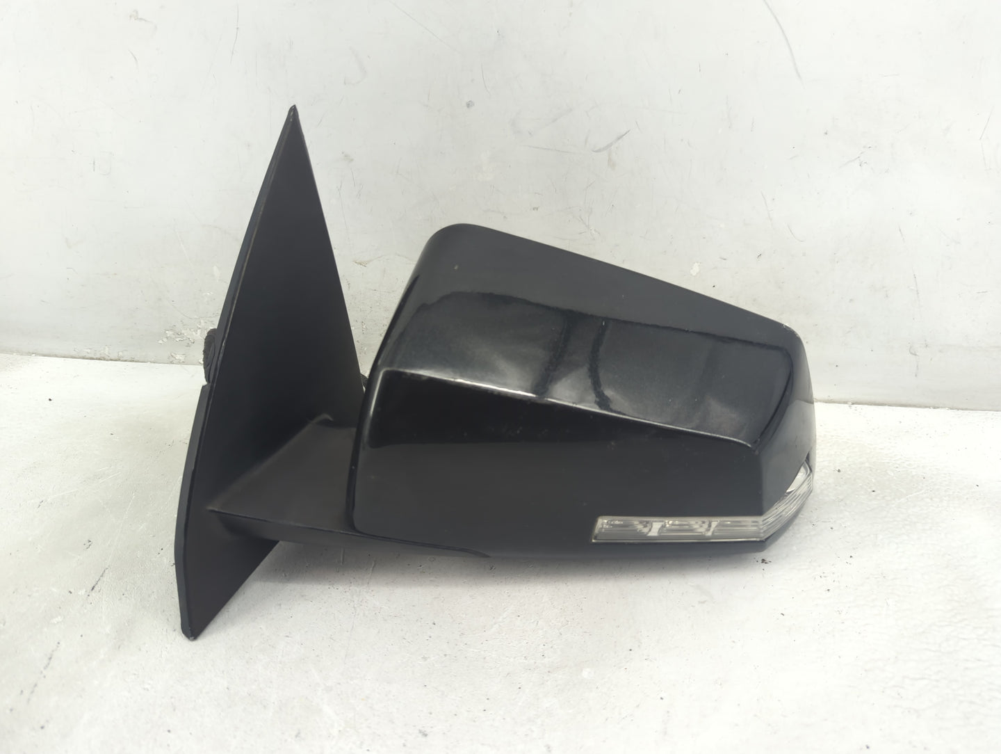 2010 Chevrolet Traverse Driver Side View Mirror - Left Door Mirror OEM Used - Oemusedautoparts1.com