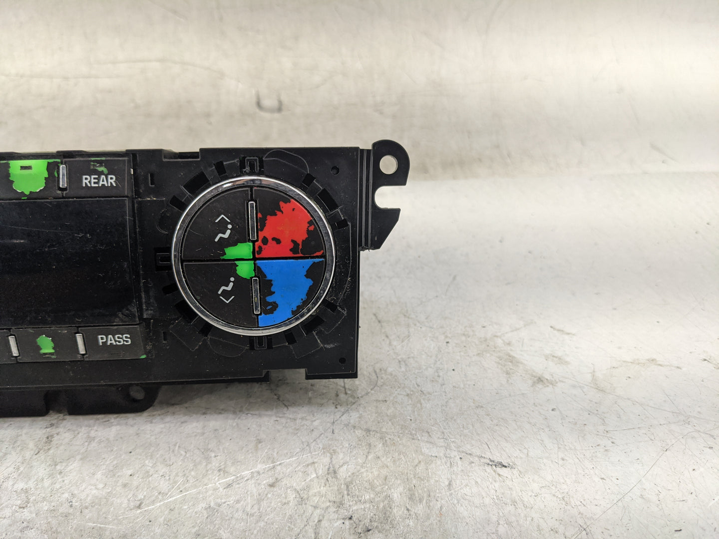 2010 Chevrolet Traverse Climate Control Module Temperature AC/Heater Replacement P/N:25932038 382038R010810575 Fits OEM Used