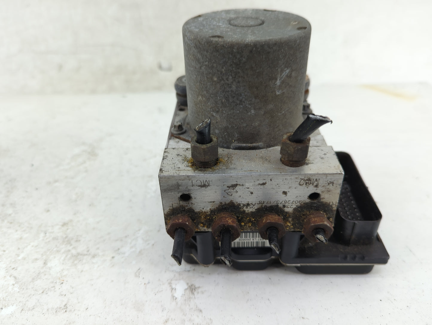 2010 Chevrolet Traverse ABS Pump Control Module Replacement P/N:0265950867 0265235338 Fits OEM Used Auto Parts - Oemusedauto