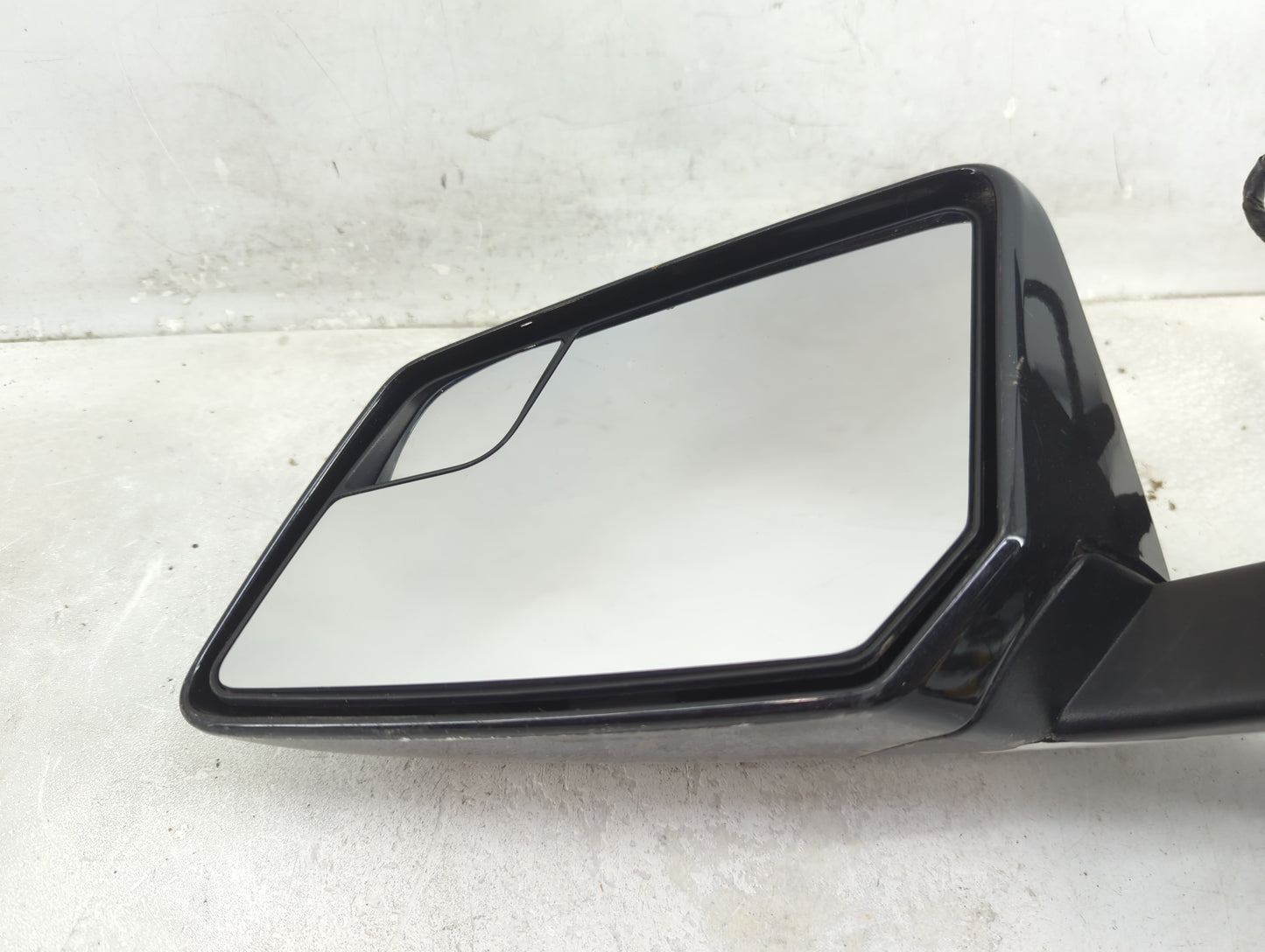 2010 Chevrolet Traverse Driver Side View Mirror - Left Door Mirror OEM Used - Oemusedautoparts1.com