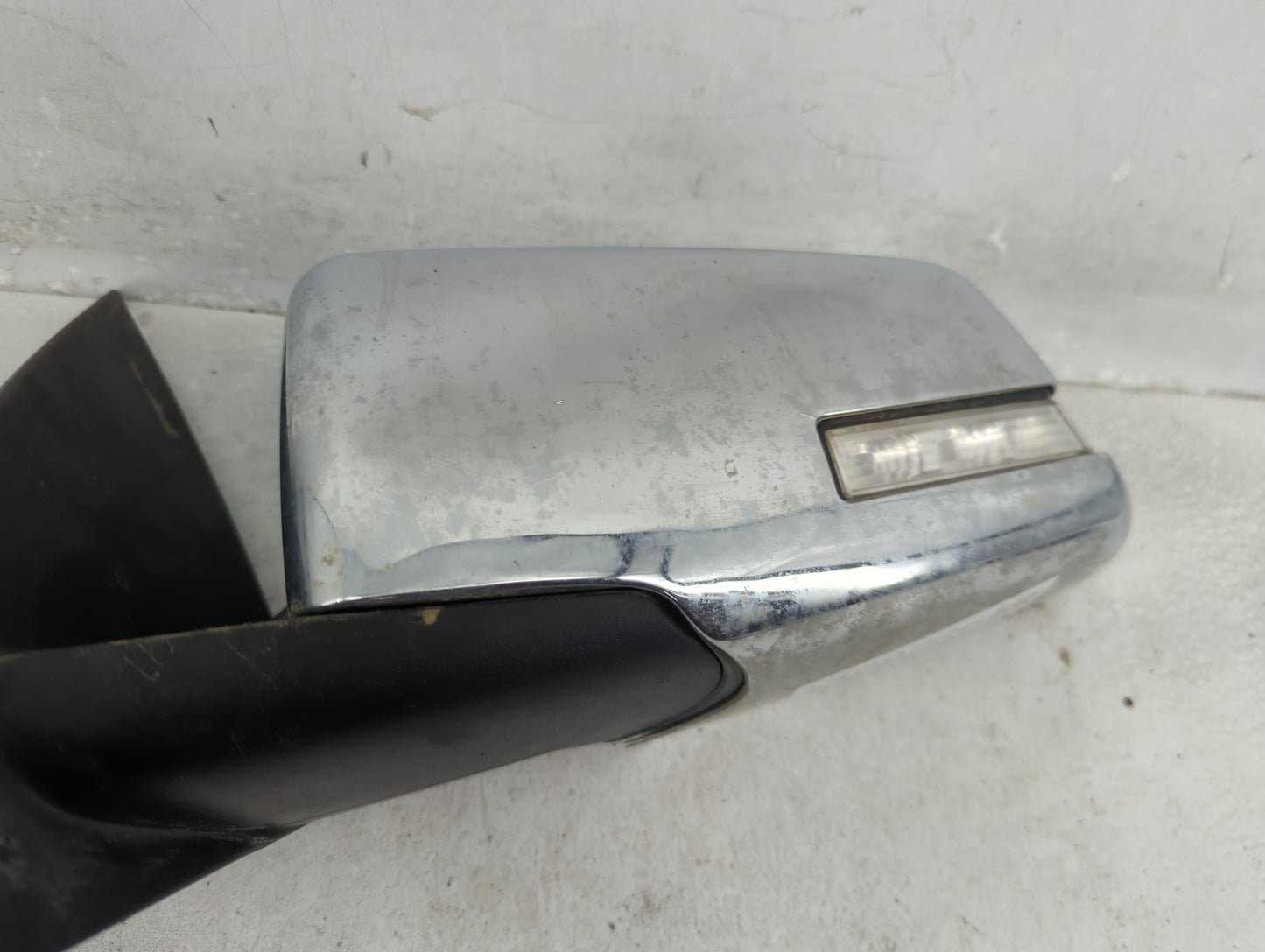 2010 Chevrolet Traverse Driver Left Side View Power Door Mirror Silver - Oemusedautoparts1.com