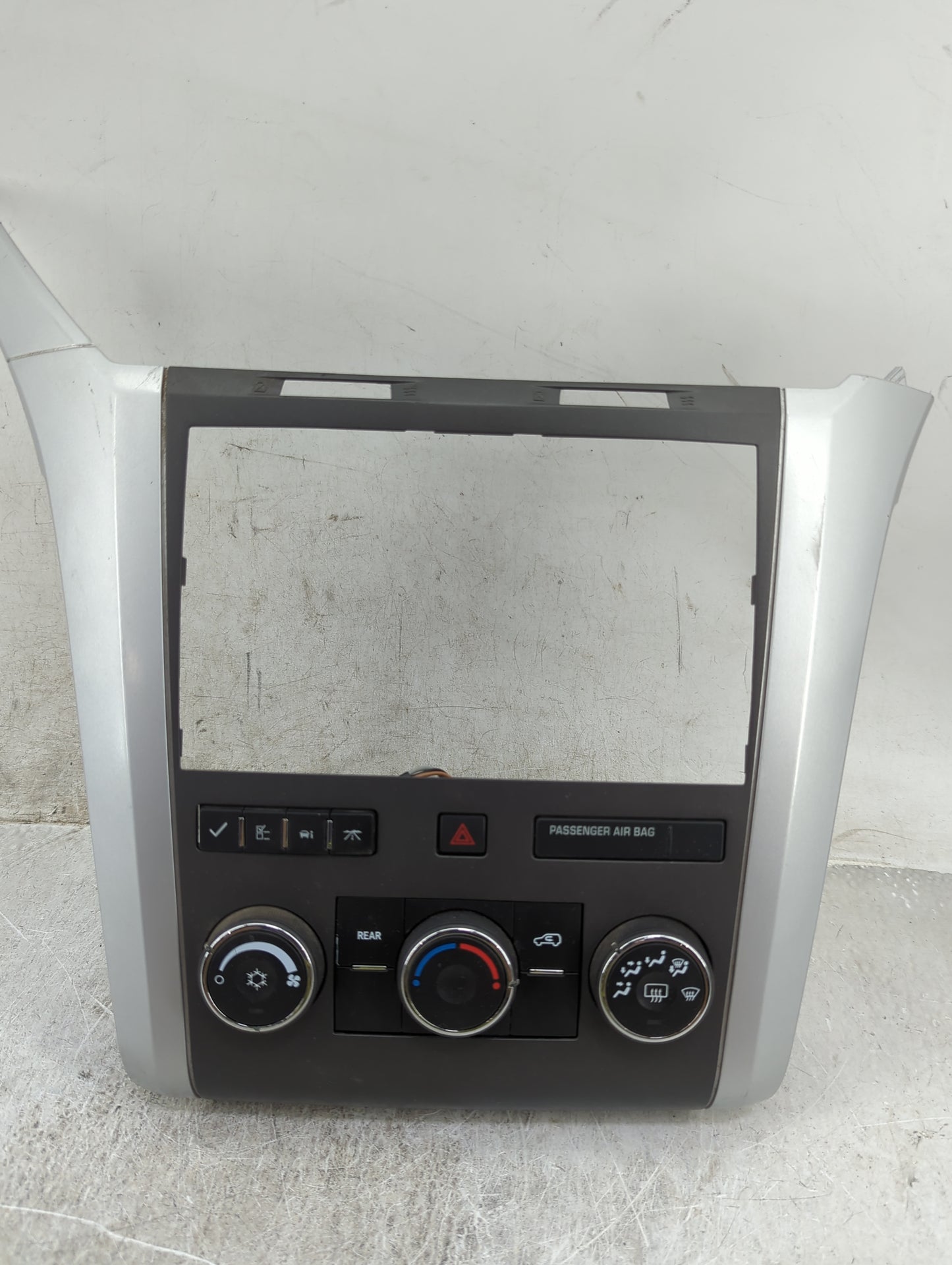 2010 Chevrolet Traverse Climate Control Module Temperature AC/Heater Replacement P/N:P20817339 Fits OEM Used Auto Parts - Oe