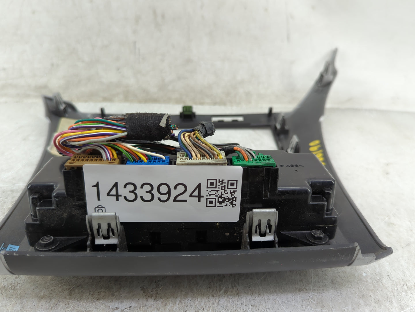 2010 Chevrolet Traverse Climate Control Module Temperature AC/Heater Replacement P/N:P20817339 Fits OEM Used Auto Parts - Oe