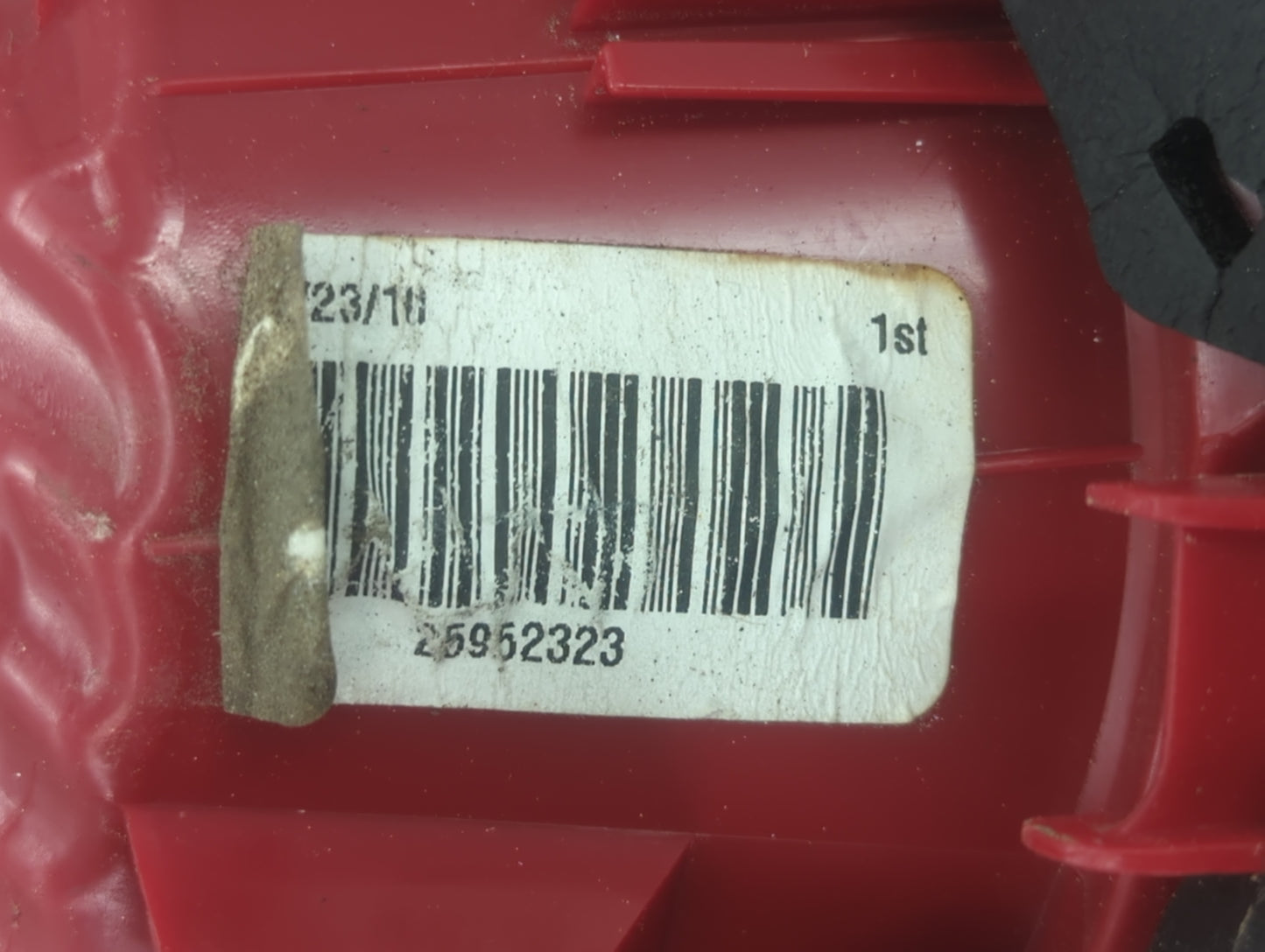 2010 Chevrolet Traverse Tail Light Assembly Passenger Right OEM P/N:25952323 Fits OEM Used Auto Parts - Oemusedautoparts1.co