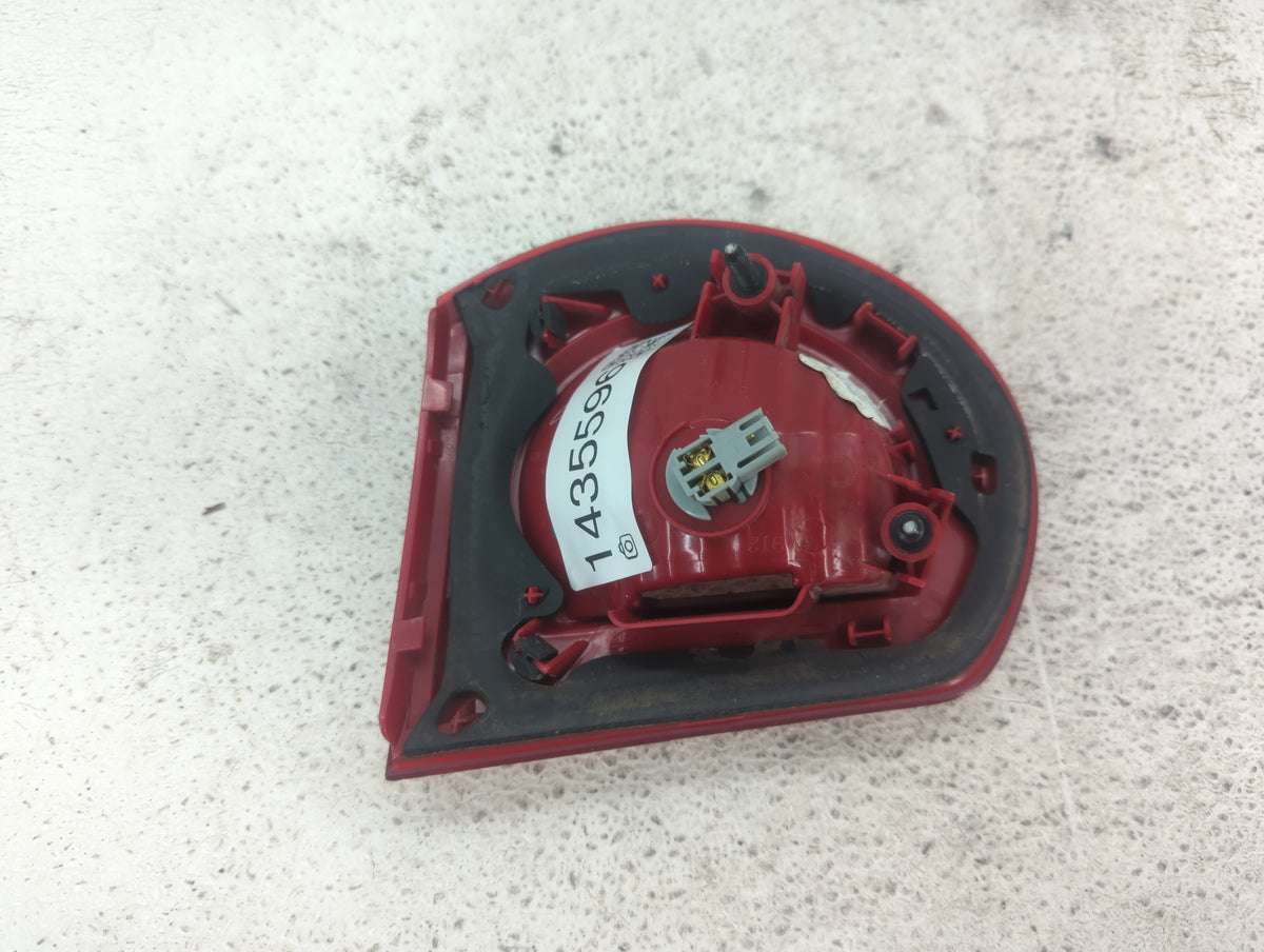 2010 Chevrolet Traverse Driver Left Side Deck Lid Mounted Tail Light 1435596 - Oemusedautoparts1.com