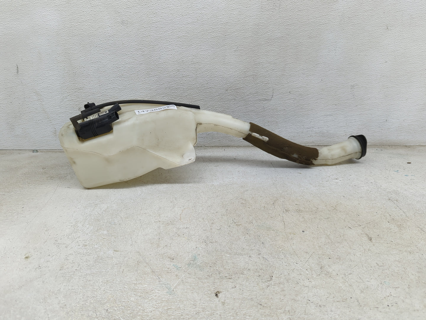 2010 Chevrolet Traverse Windshield Washer Fluid Reservoir Bottle Oem - Oemusedautoparts1.com
