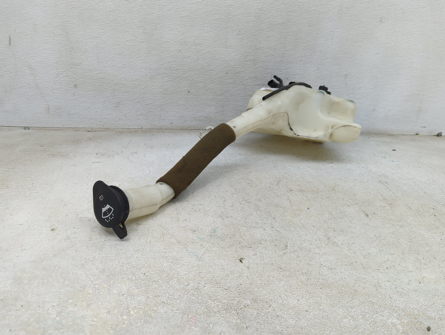 2010 Chevrolet Traverse Windshield Washer Fluid Reservoir Bottle Oem - Oemusedautoparts1.com