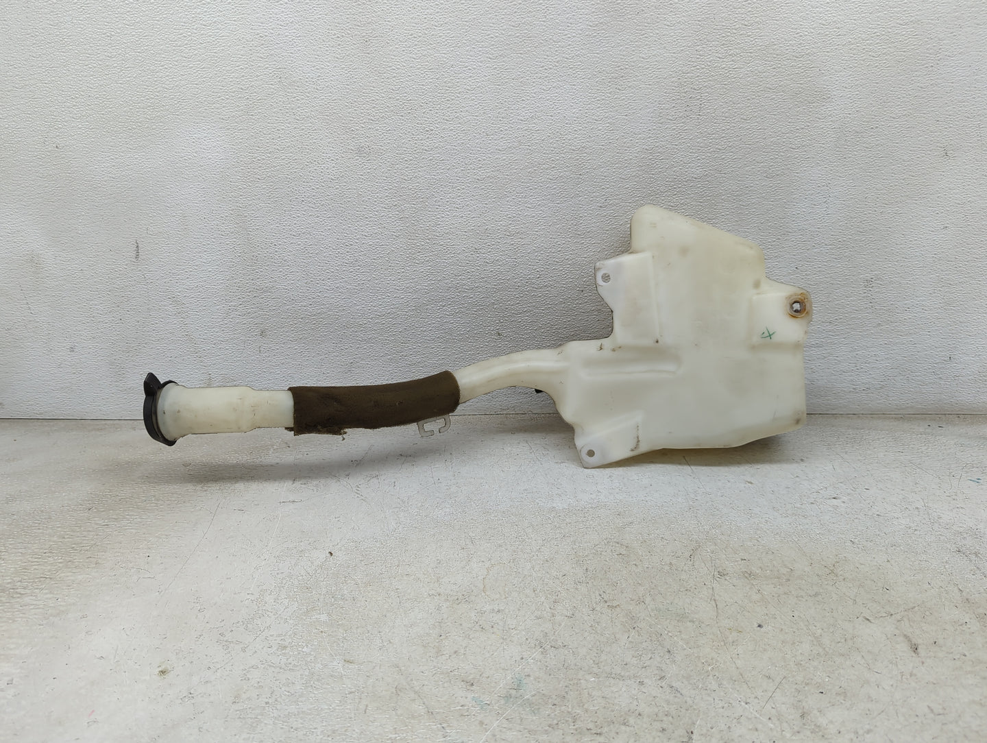 2010 Chevrolet Traverse Windshield Washer Fluid Reservoir Bottle Oem - Oemusedautoparts1.com