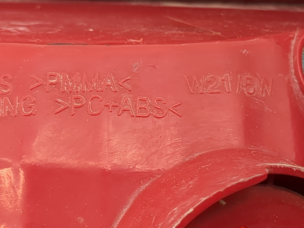 2010 Chevrolet Traverse Tail Light Assembly Passenger Right OEM Fits OEM Used Auto Parts - Oemusedautoparts1.com