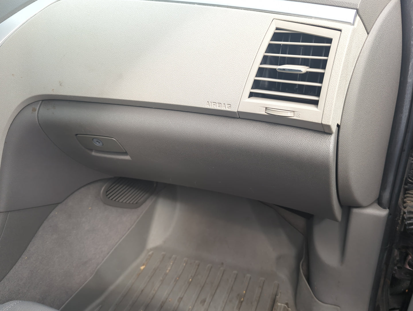 2010 Chevrolet Traverse Passenger Glove Box Door Storage Compartment 5010198 - Oemusedautoparts1.com