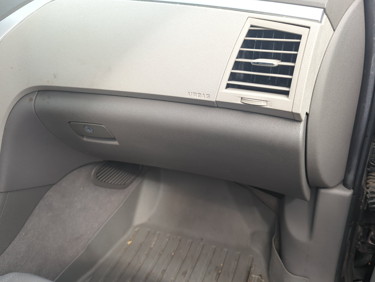 2010 Chevrolet Traverse Passenger Glove Box Door Storage Compartment 5010198 - Oemusedautoparts1.com