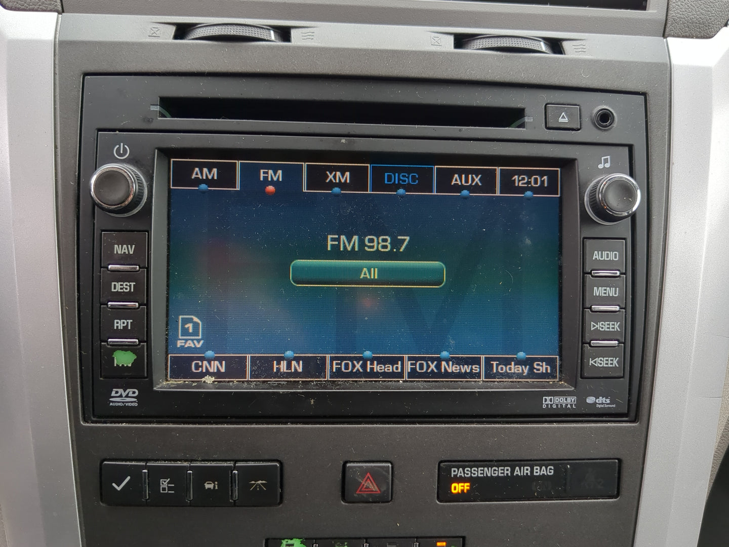 2010 Chevrolet Traverse Radio AM FM Cd Player Receiver Replacement Fits OEM Used Auto Parts - Oemusedautoparts1.com