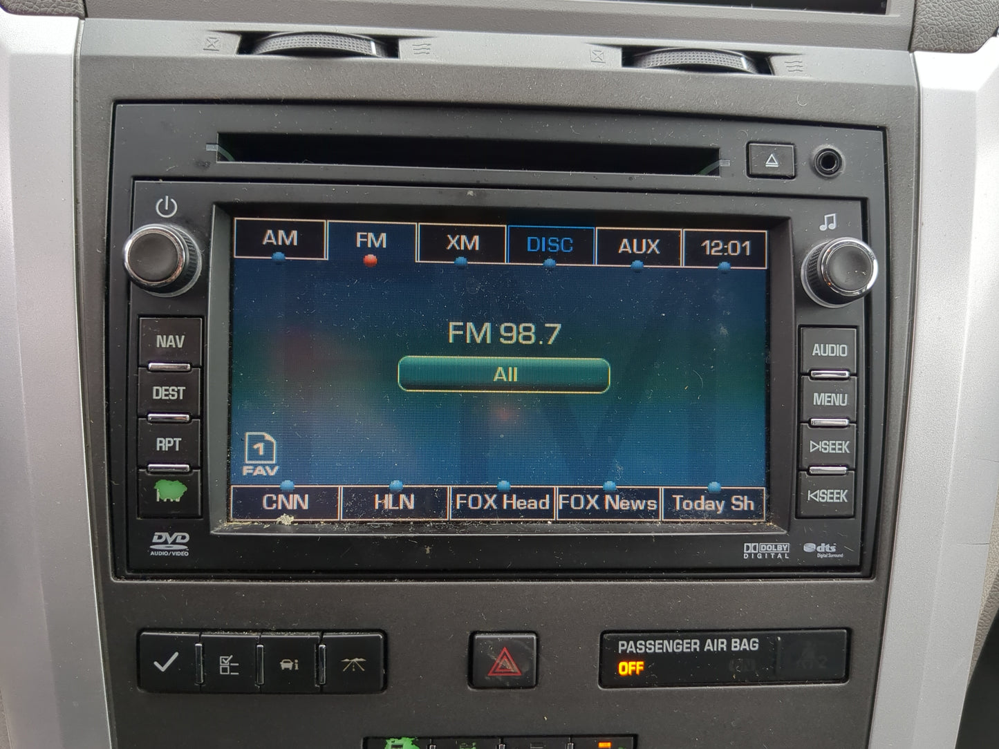 2010 Chevrolet Traverse Radio AM FM Cd Player Receiver Replacement Fits OEM Used Auto Parts - Oemusedautoparts1.com