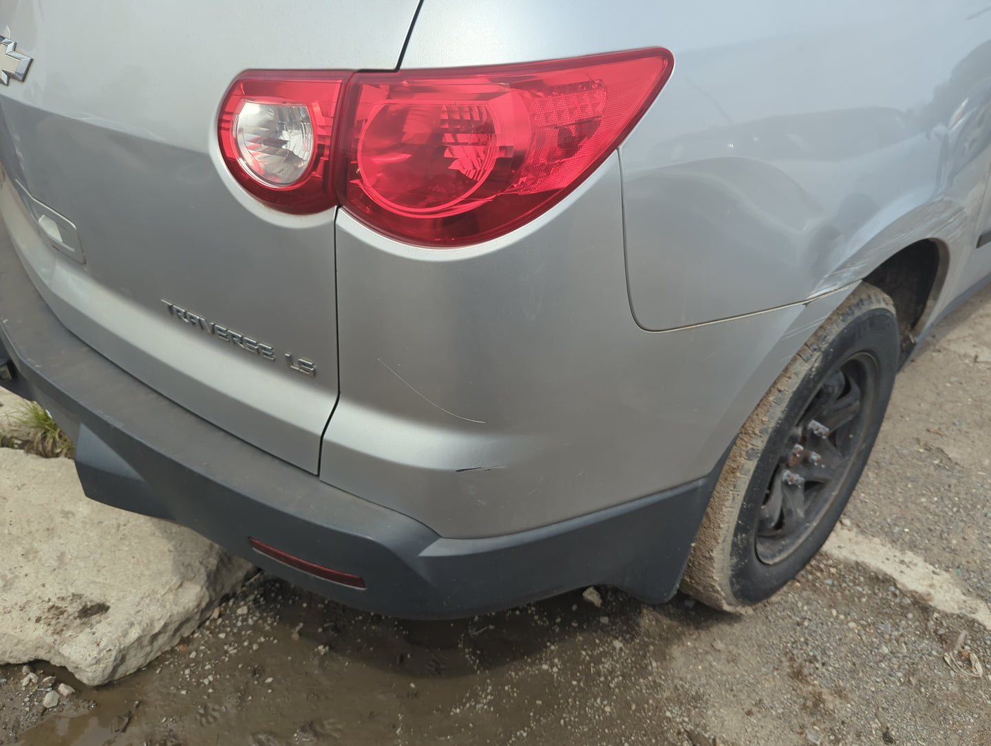 2010 Chevrolet Traverse Rear Bumper Assembly Oem 5019233 - Oemusedautoparts1.com