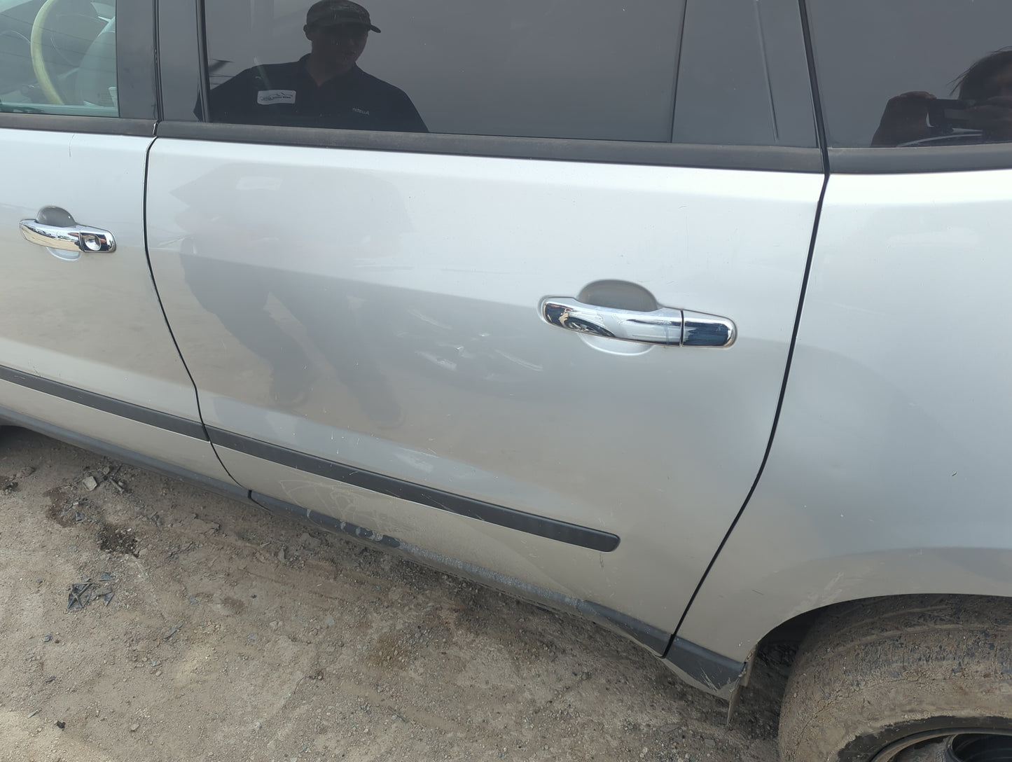 2010 Chevrolet Traverse Driver Rear Door Oem 5019351 - Oemusedautoparts1.com
