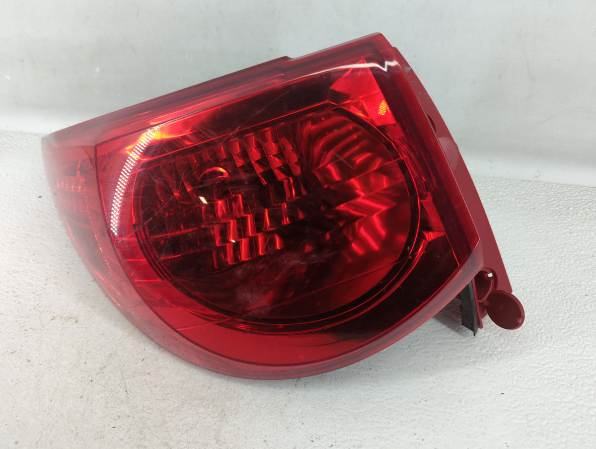 2009-2012 Chevrolet Traverse Tail Light Assembly Driver Left OEM P/N:43900 ZFY-00928-GM Fits Fits 2009 2010 2011 2012 OEM Us