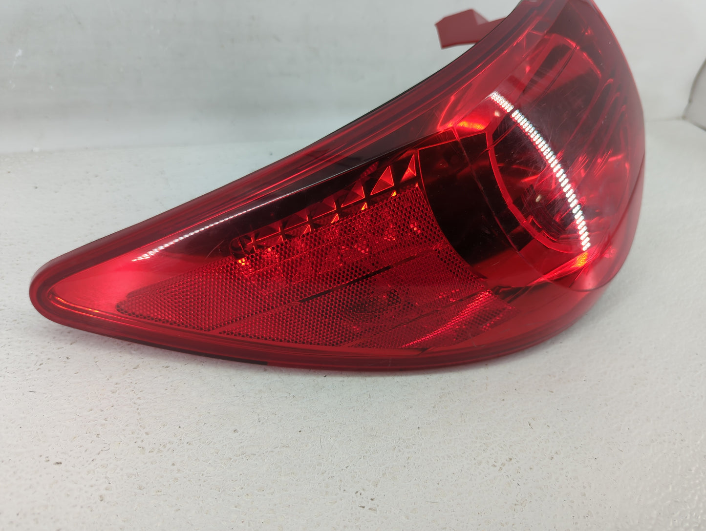 2010 Chevrolet Traverse Tail Light Assembly Driver Left OEM P/N:ZFY-00928-GM Fits OEM Used Auto Parts - Oemusedautoparts1.co