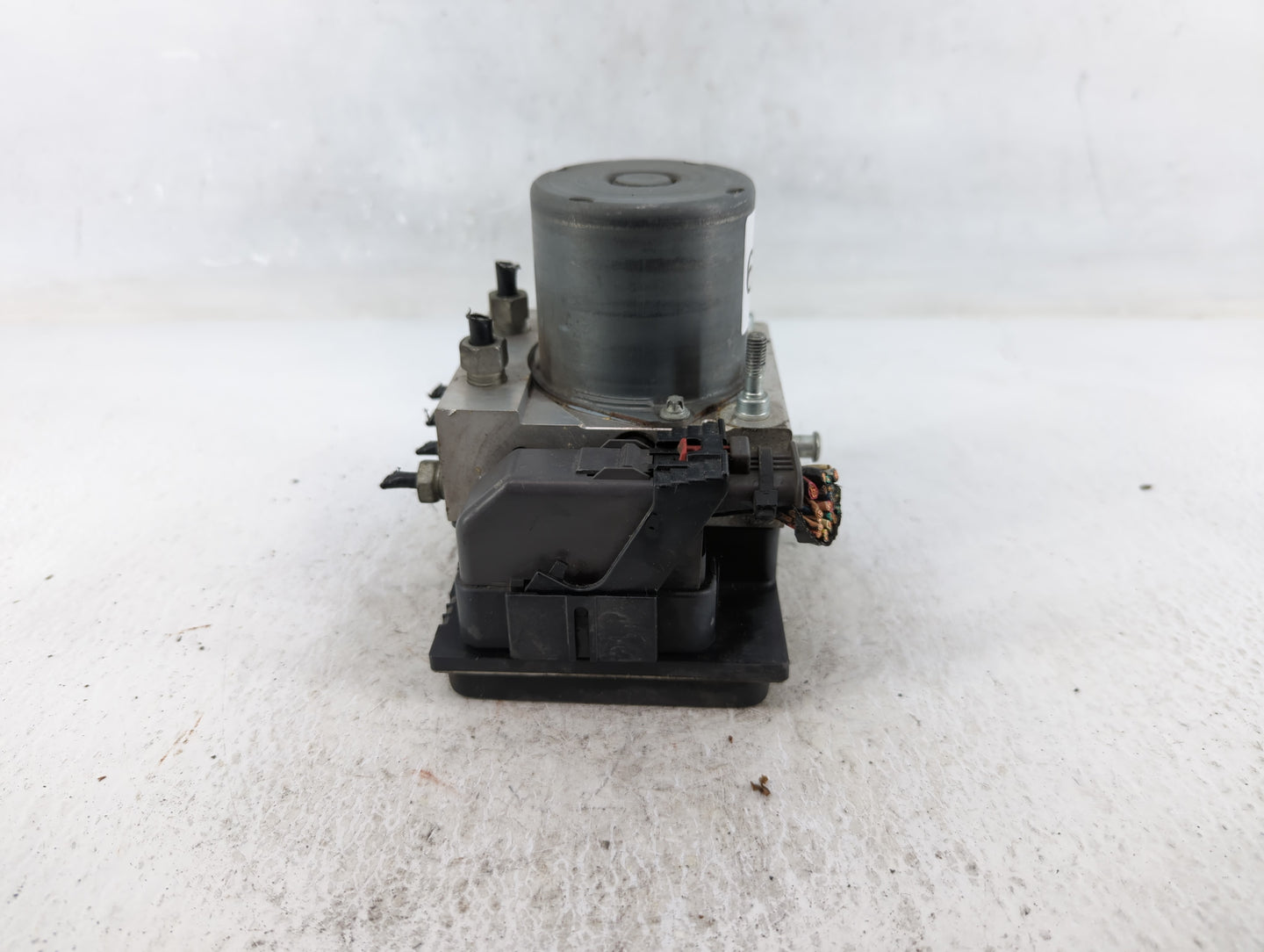 2010 Chevrolet Traverse ABS Pump Control Module Replacement P/N:0 265 230 111 01 25840315 Fits OEM Used Auto Parts - Oemused
