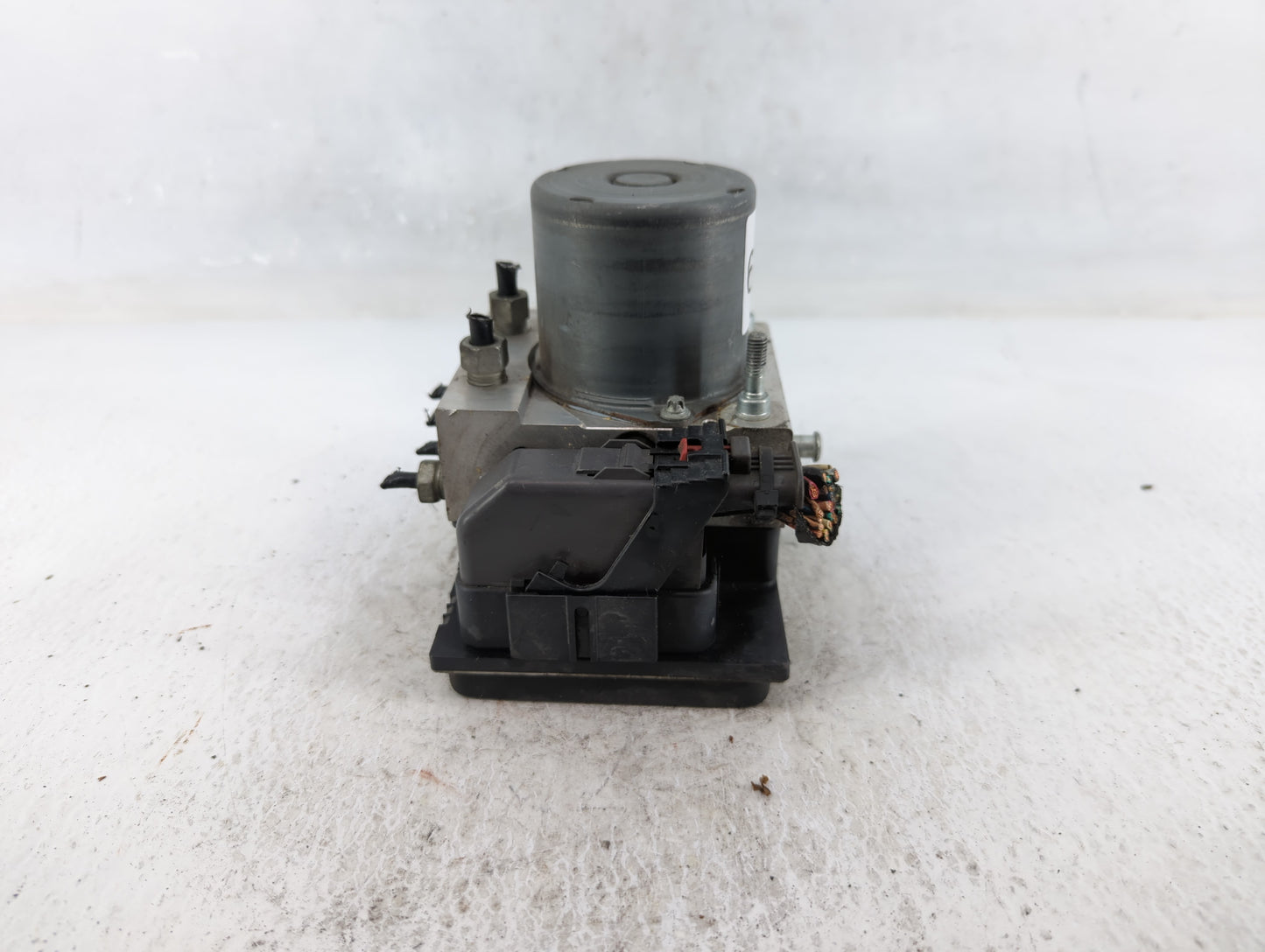 2010 Chevrolet Traverse ABS Pump Control Module Replacement P/N:0 265 230 111 01 25840315 Fits OEM Used Auto Parts - Oemused