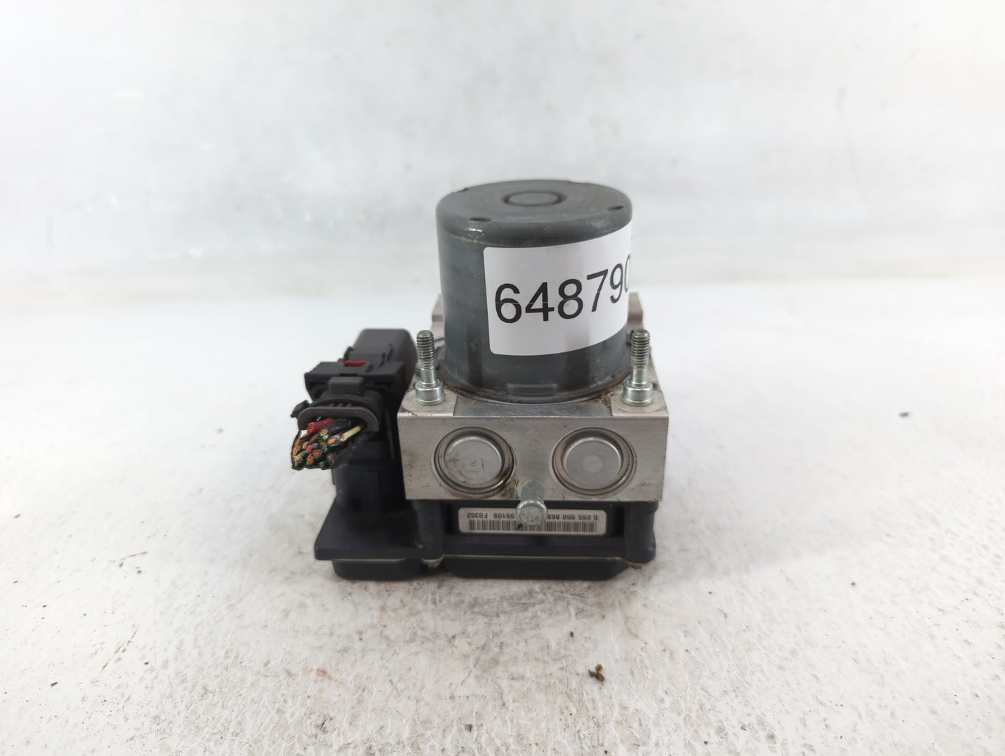 2010 Chevrolet Traverse ABS Pump Control Module Replacement P/N:0 265 230 111 01 25840315 Fits OEM Used Auto Parts - Oemused