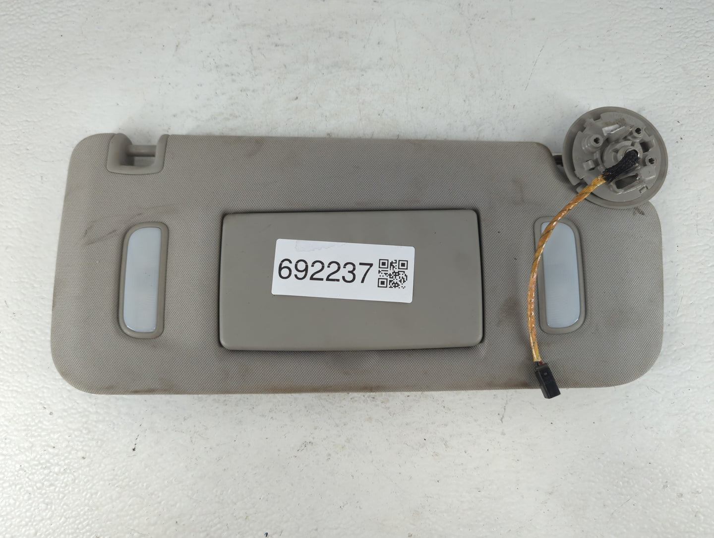 2010 Chevrolet Traverse Sun Visor Shade Replacement Passenger Right Mirror Fits OEM Used Auto Parts - Oemusedautoparts1.com