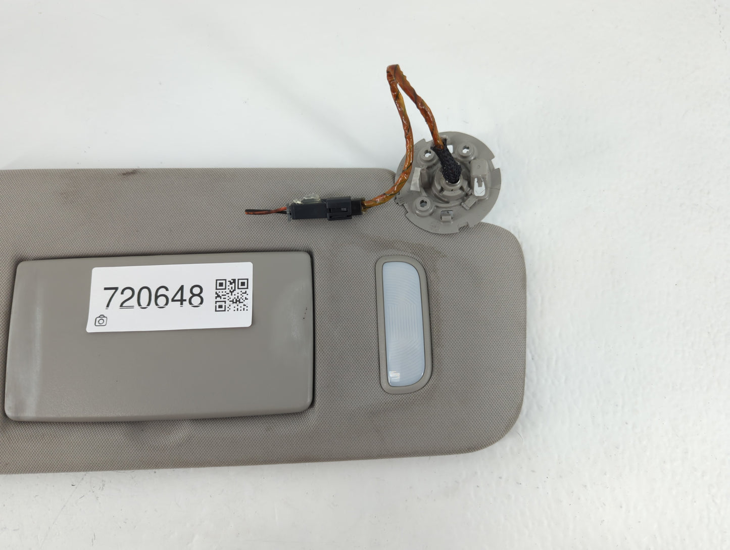 2010 Chevrolet Traverse Sun Visor Shade Replacement Passenger Right Mirror Fits OEM Used Auto Parts - Oemusedautoparts1.com