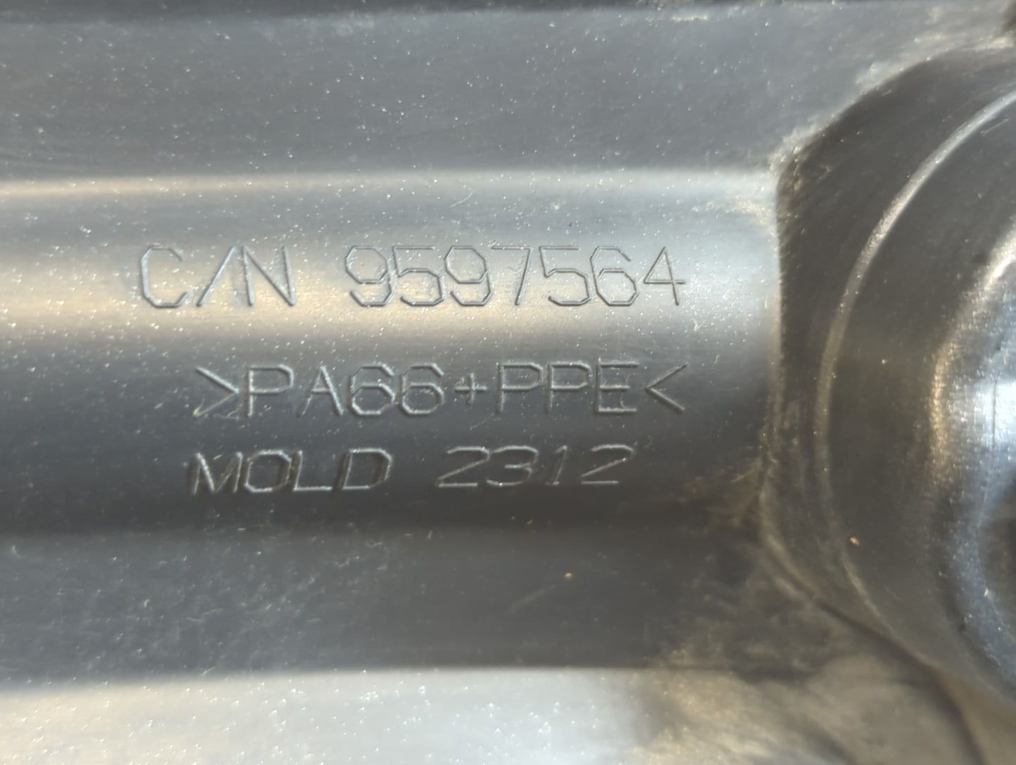 2017-2017 Chevrolet Traverse Driver Front Wheel Hub Oem - Oemusedautoparts1.com