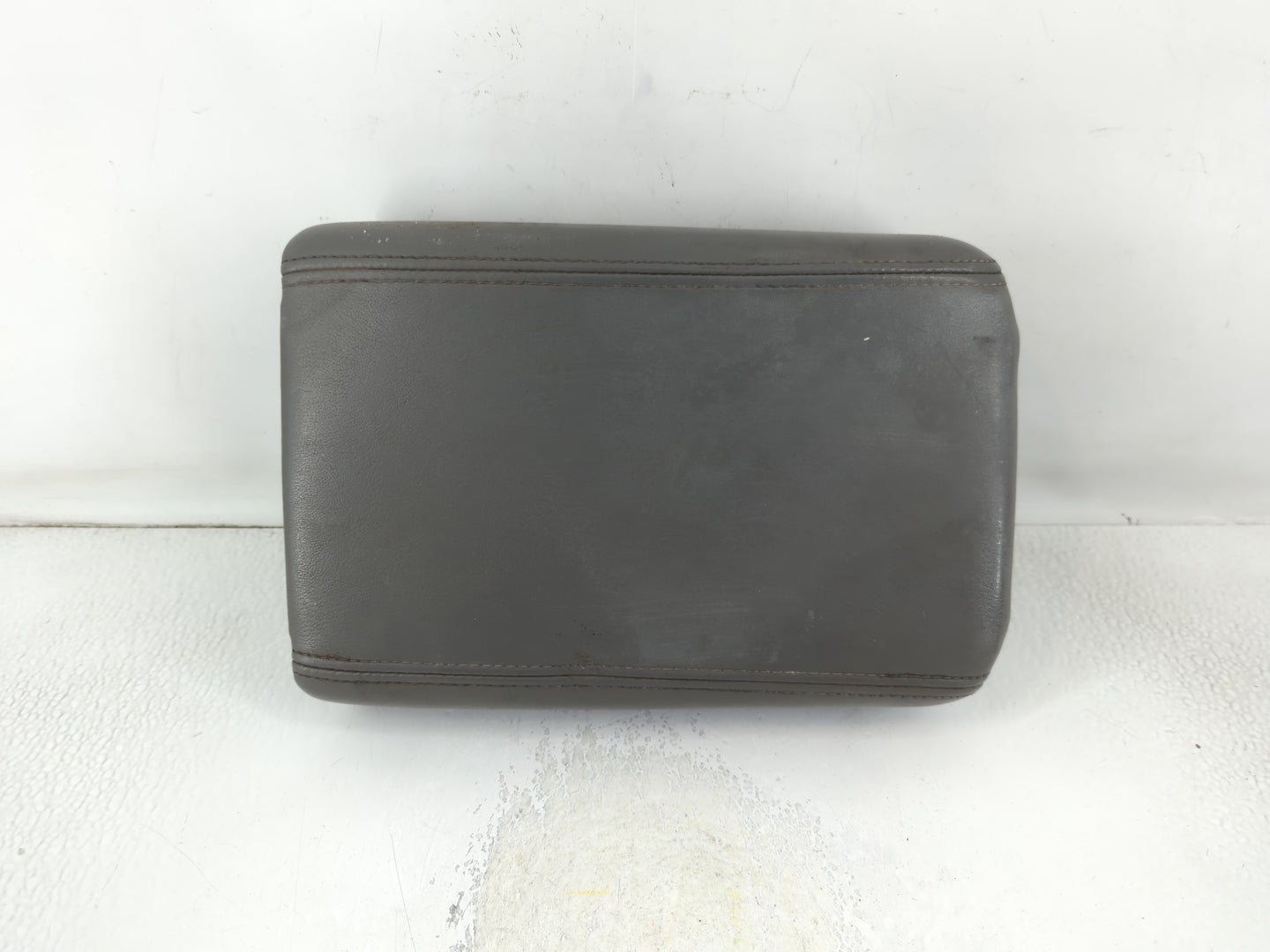 2010 Chevrolet Traverse Center Console Armrest Cover Lid Fits OEM Used Auto Parts - Oemusedautoparts1.com