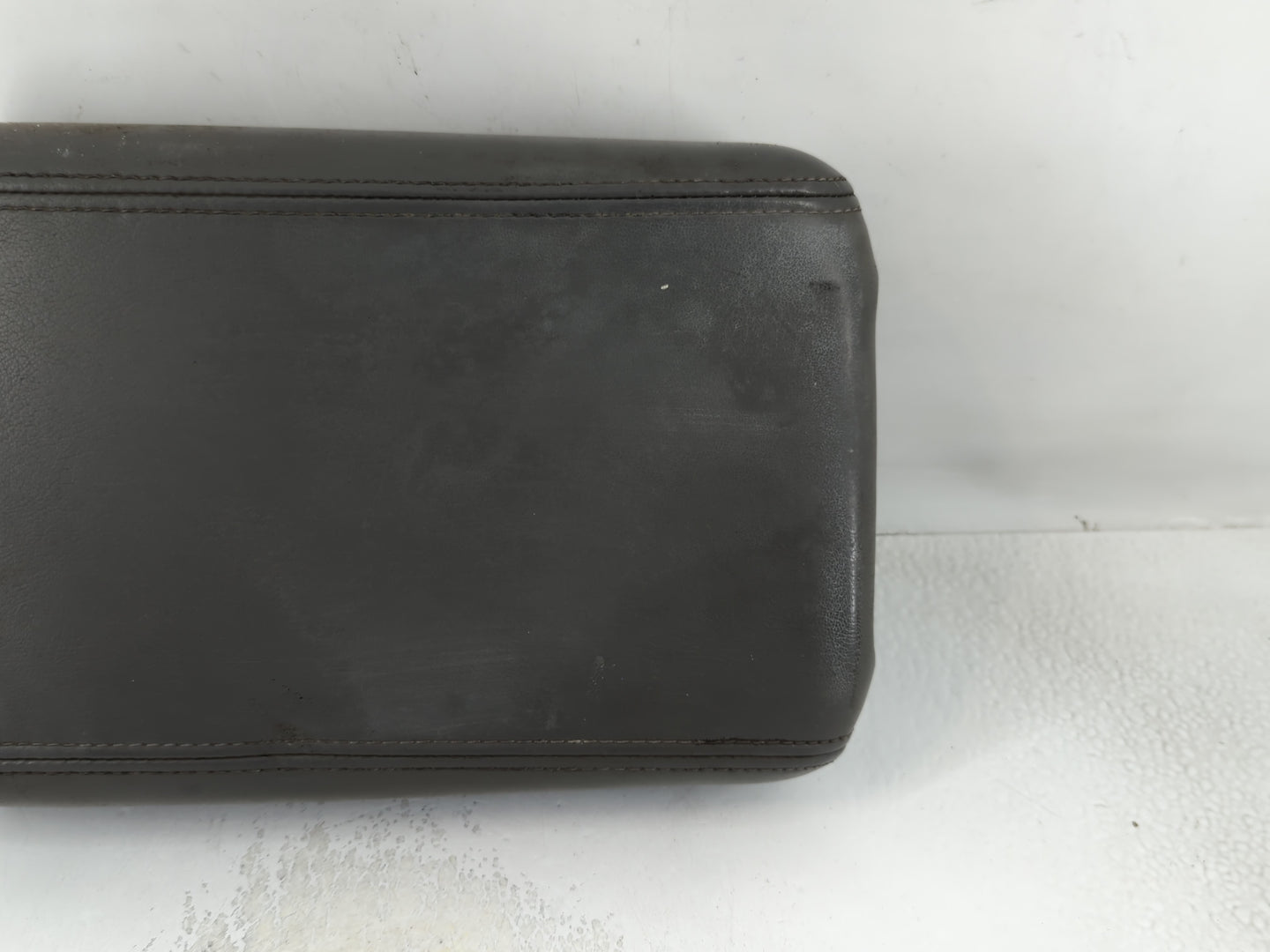2010 Chevrolet Traverse Center Console Armrest Cover Lid Fits OEM Used Auto Parts - Oemusedautoparts1.com
