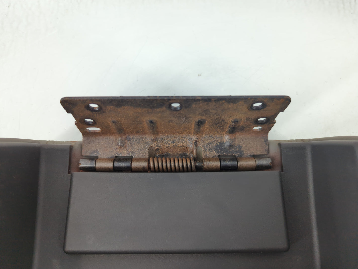 2010 Chevrolet Traverse Center Console Armrest Cover Lid Fits OEM Used Auto Parts - Oemusedautoparts1.com