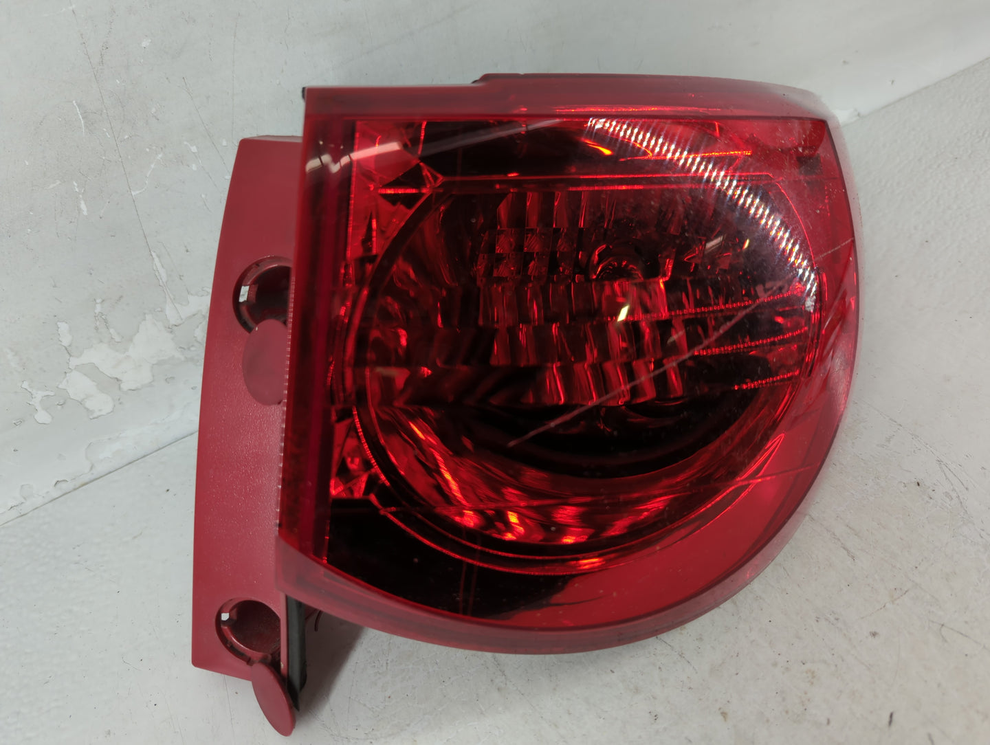 2010 Chevrolet Traverse Tail Light Assembly Passenger Right OEM P/N:34T543809 ZFY-00928-GM Fits OEM Used Auto Parts - Oemuse